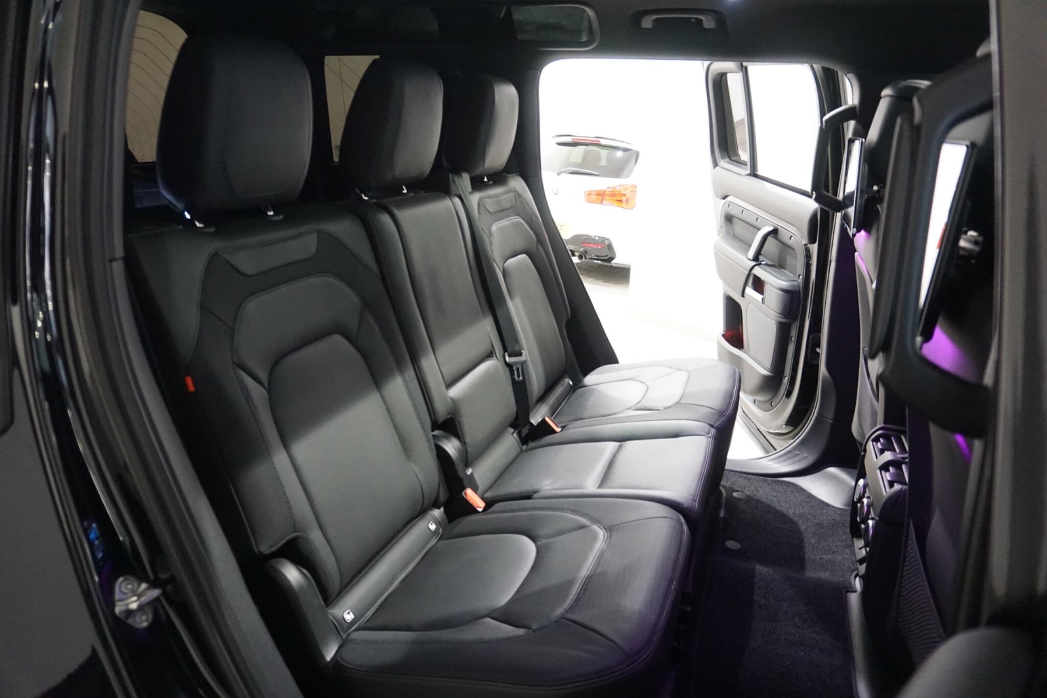 Land Rover Defender 110 3.0 D300 MHEV X-Dynamic HSE Auto 4WD Euro 6 (s/s) 5dr